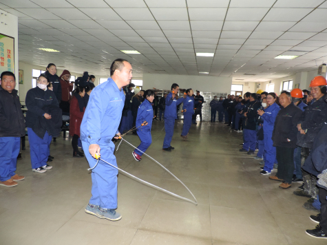 宁夏蓝丰举行迎新年职工拔河、跳绳比赛